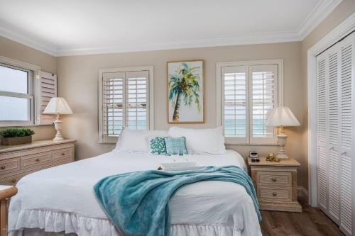 a bedroom with a bed with a blue blanket on it at San Marco Gulf Beach Views 3rd Floor in Venice