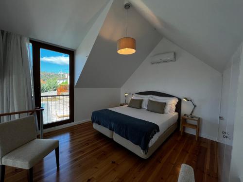 Ένα ή περισσότερα κρεβάτια σε δωμάτιο στο CASAS DO LARANJO- Cottages & Infinity Pool