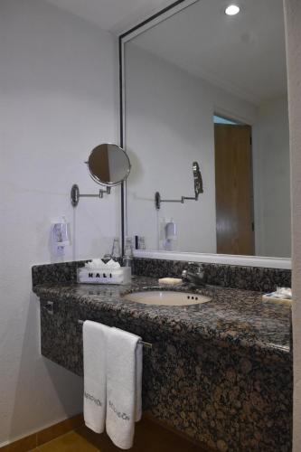 a bathroom with a sink and a mirror at KALI Escandón Mexico City in Mexico City