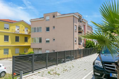 Apartments with parking space Kastel Stafilic, Kastela - 20926