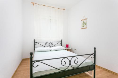 Apartments with parking space Kastel Stafilic, Kastela - 20926