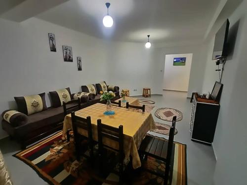 a living room with a table and a couch at BEJAIA Location Appartement et Voiture in Bejaïa