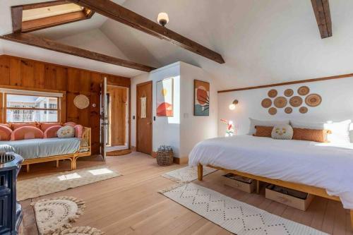 Ένα ή περισσότερα κρεβάτια σε δωμάτιο στο Franklin luxury Chalet w/ guest house