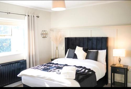 Gallery image of House of Kaima - 6 bed detached in Dewsbury
