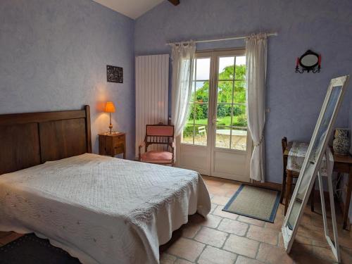 a bedroom with a bed and a window and a ladder at Gîte de charme 17ème s. avec jardin clos, proche forêt et Aubeterre, internet fibre, animaux OK - FR-1-653-42 in Saint-Romain