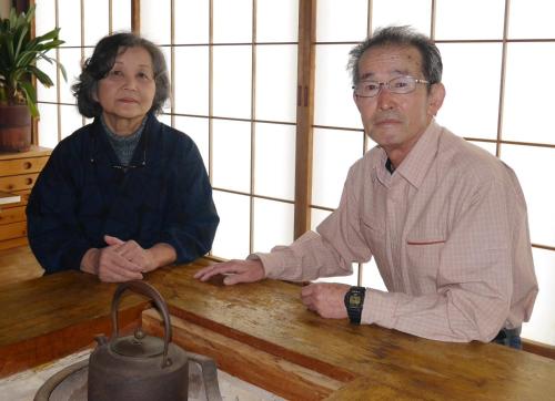a man and a woman sitting at a table at Lodge Amenouo in Myoko