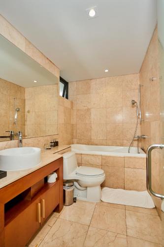 Ένα μπάνιο στο Ocean Sunny Villas Da Nang
