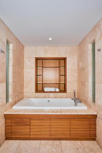 Ένα μπάνιο στο Ocean Sunny Villas Da Nang