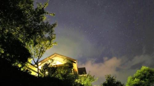 a night view of a building with a starry sky at Villa Relax in Renai