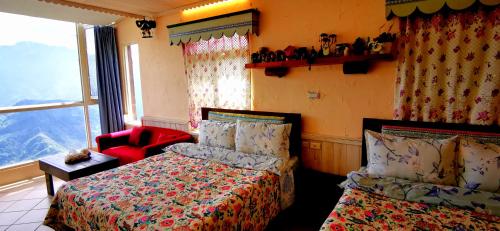 a bedroom with two beds and a window at Villa Relax in Renai