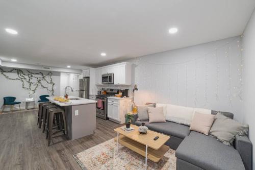 a living room with a couch and a kitchen at Suite Dreams 2BR Parking Yale New Haven Lawn Club in New Haven