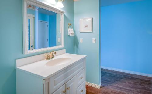 a bathroom with a sink and a mirror at Ocean's Edge - Anchor Pier Lodge in Newport