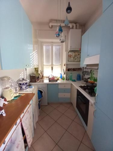 A kitchen or kitchenette at Cozy single room in a period property