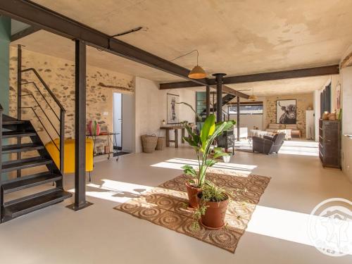 Photo de la galerie de l'établissement Gîte charmant avec vue sur vignes, 4 chambres, terrasse et jardin - FR-1-622-57, à Saint-Aubin-de-Luigné