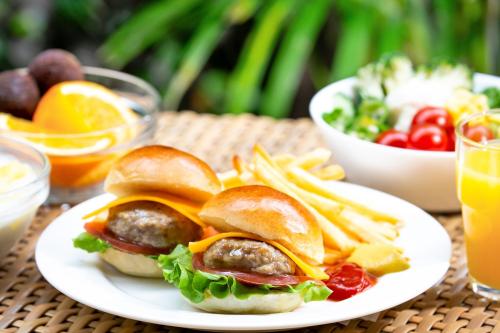 Jídlo v hotelu nebo okolí