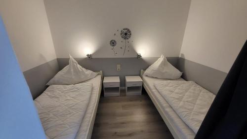 a room with two beds and a table at Ferienwohnung Bergwichtel Hahnenklee "super Aussicht" in Hahnenklee-Bockswiese