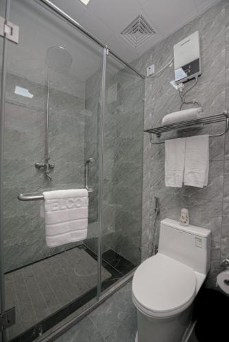 Ein Badezimmer in der Unterkunft M9 Kirirom Hotel
