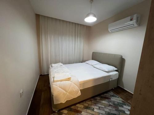 Krevet ili kreveti u jedinici u objektu Erasta avm 2dk Konyaaltı plajı 3km geniş daire'16'