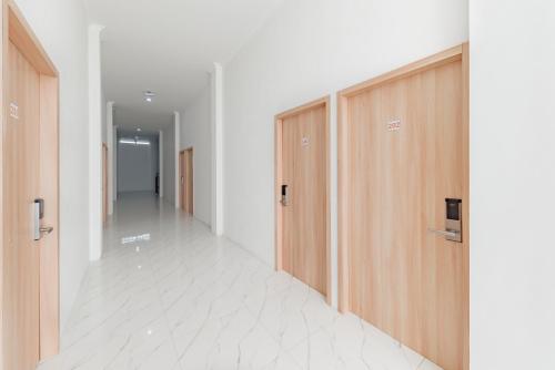 Fotografie z fotogalerie ubytování Urbanview Hotel La De Grizz Syariah Sampit by RedDoorz v destinaci Sampit