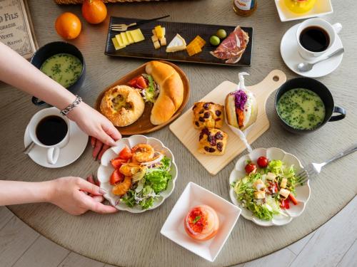 アパートメントの敷地内または近くでの食事または食べ物