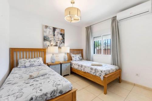 Ένα ή περισσότερα κρεβάτια σε δωμάτιο στο HE Villa Zenia