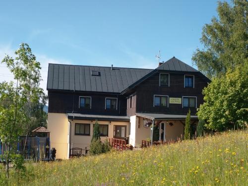 Rakennus, jossa guesthouse sijaitsee