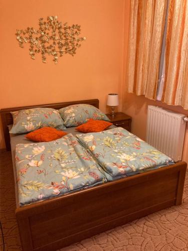 Postel nebo postele na pokoji v ubytování Apartament 2 pokoje Czarny Potok Krynica Zdrój