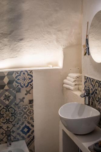 a bathroom with a white sink and a counter with a sink at FICO D'INDIA in Peschici