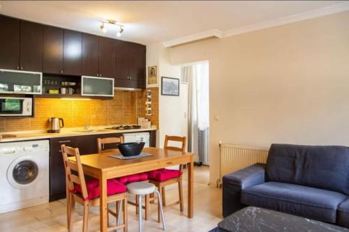 Fotografie z fotogalerie ubytování Comfortable flat in center of Alsancak v destinaci Konak