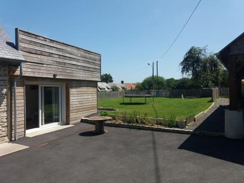 a small building with a bench in a yard at Chez Titian Vue sur le Mont St Michel in Pontaubault