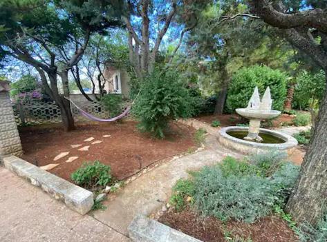 a garden with a fountain in the middle of a yard at Villa Adelaide in Ceglie Messapica