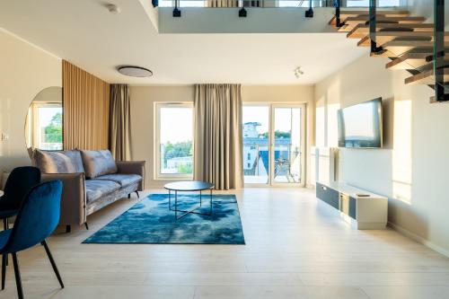 a living room with a couch and a table at Art Boulevard in Mrzeżyno