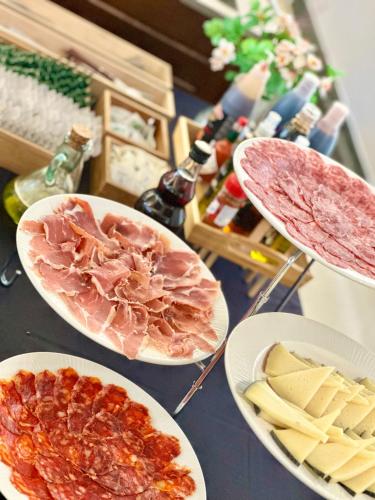 ホテルの敷地内または近くでの食事または食べ物