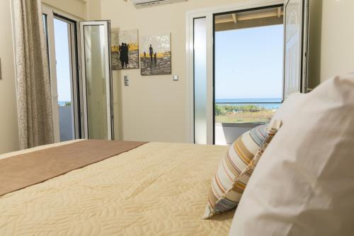 Postel nebo postele na pokoji v ubytování Vasileios Seaview Apartments