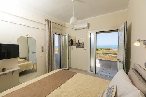 TV a/nebo společenská místnost v ubytování Vasileios Seaview Apartments
