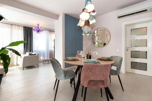 Yukka ComFor city center Hvar apartment with parking