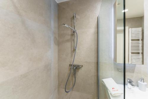 a bathroom with a shower with a glass door at Apartament Shellter Design przy plaży- Rogowo in Rogowo