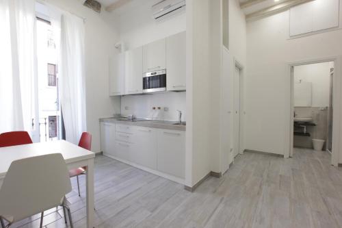 Just Urban Stays - Stylish 1BR in City Center - Balcony and Metro M2 M4