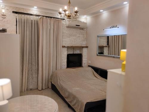 Ένα ή περισσότερα κρεβάτια σε δωμάτιο στο room in sololaki