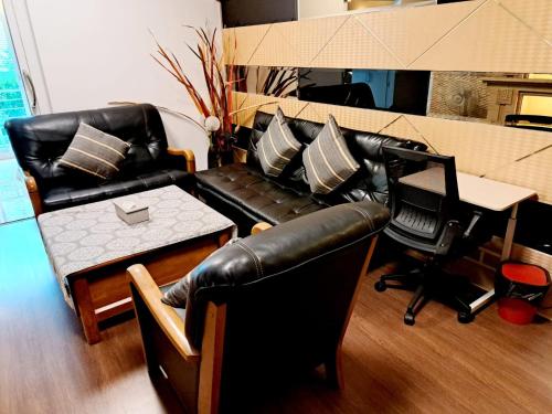 Gallery image of 2D - 3 Bedroom Downtown Apartment with shared Pool in Makkasan