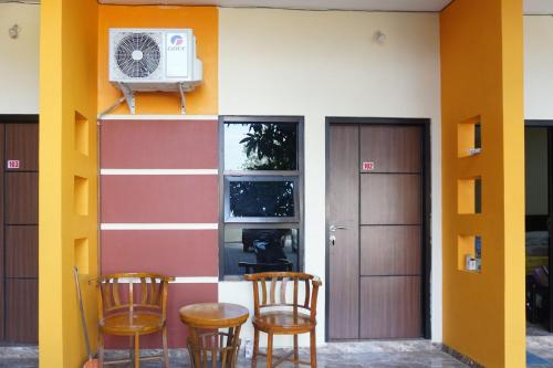 Gambar di galeri bagi RedDoorz near Stasiun Kroya di Kroya