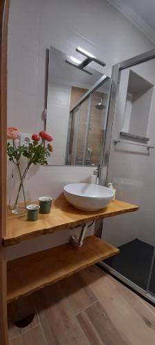 a bathroom with a sink and a mirror at A Casa do Maltês in Belver
