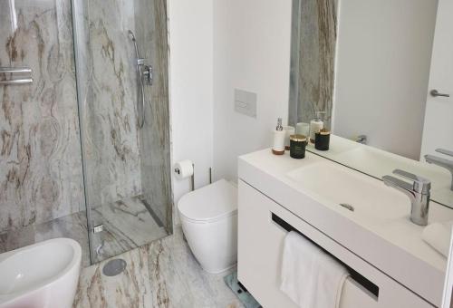 Ένα μπάνιο στο Porto Sunset flat
