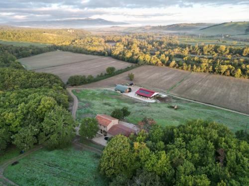 an aerial view of a farm with a barn in a field at Bioagriturismo il cerreto in Pomarance