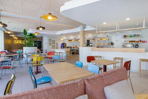 a restaurant with tables and chairs and a counter at greet hotel Salon de Provence in Salon-de-Provence