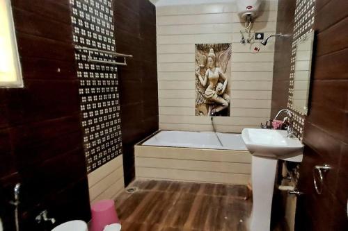 a bathroom with a bath tub and a sink at iSTAYS - Luxe Villa, Yercaud in Yercaud