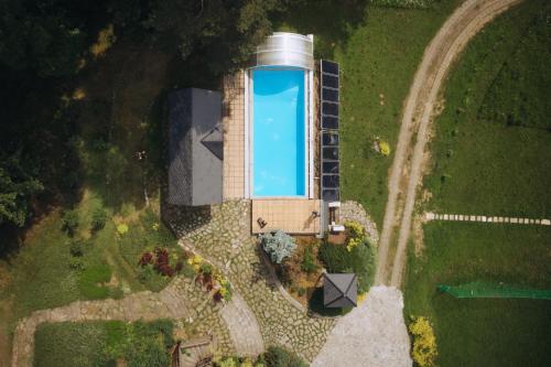 an overhead view of a building with a pool at Domy wakacyjne Familia in Duszniki Zdrój