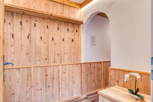 a wooden wall in a church with a table and flowers at Appartement Hofmann in Königsleiten