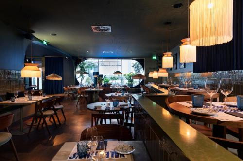 a restaurant with a bar with tables and chairs at chic&basic Gravity in Porto