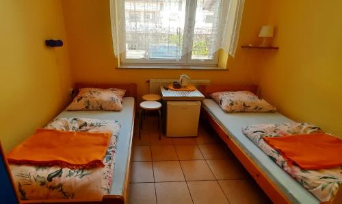 Ένα ή περισσότερα κρεβάτια σε δωμάτιο στο Pokoje Gościnne Ibiza